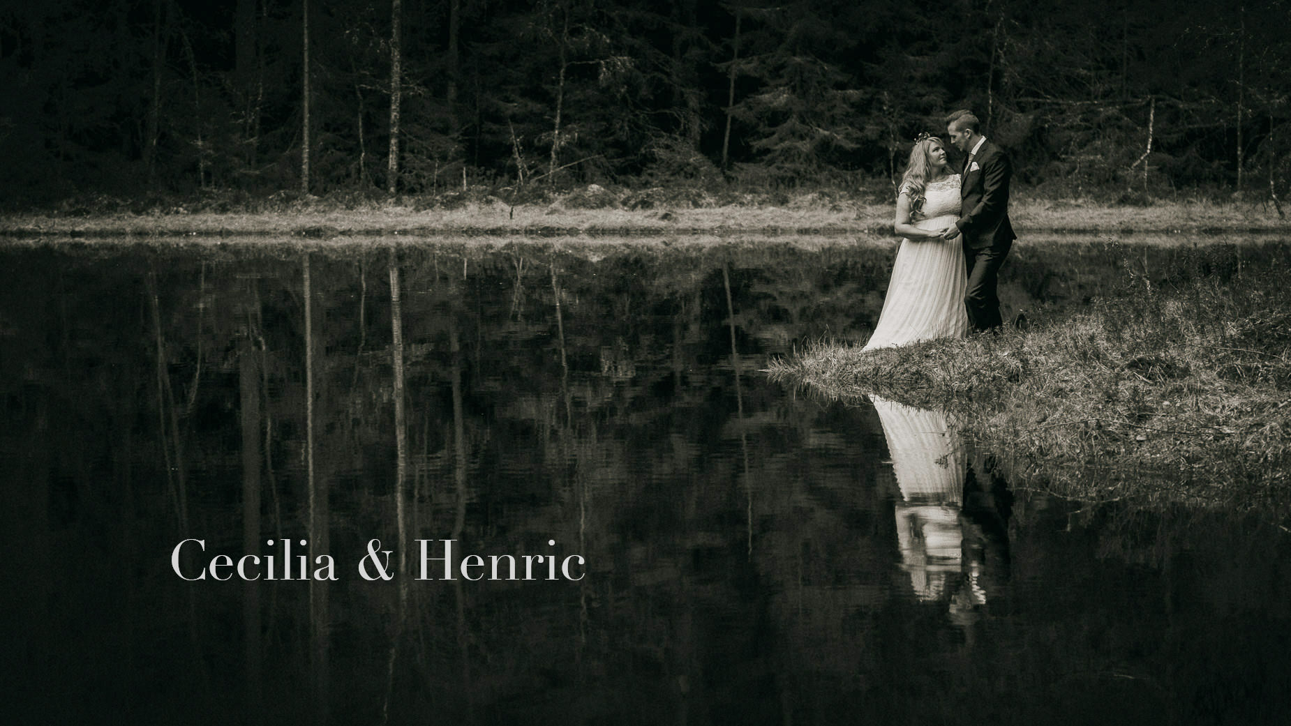 Cecilia och Henric - bröllopsfotografering med John Bauer-tema i den småländska gammelskogen