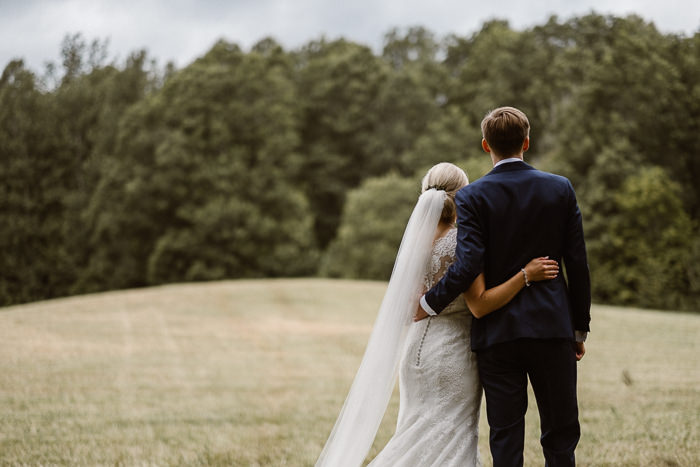 Bröllopsfotograf i Eksjö - bröllopsfotografi från Paradis inte långt från Ullinge hotell i Småland