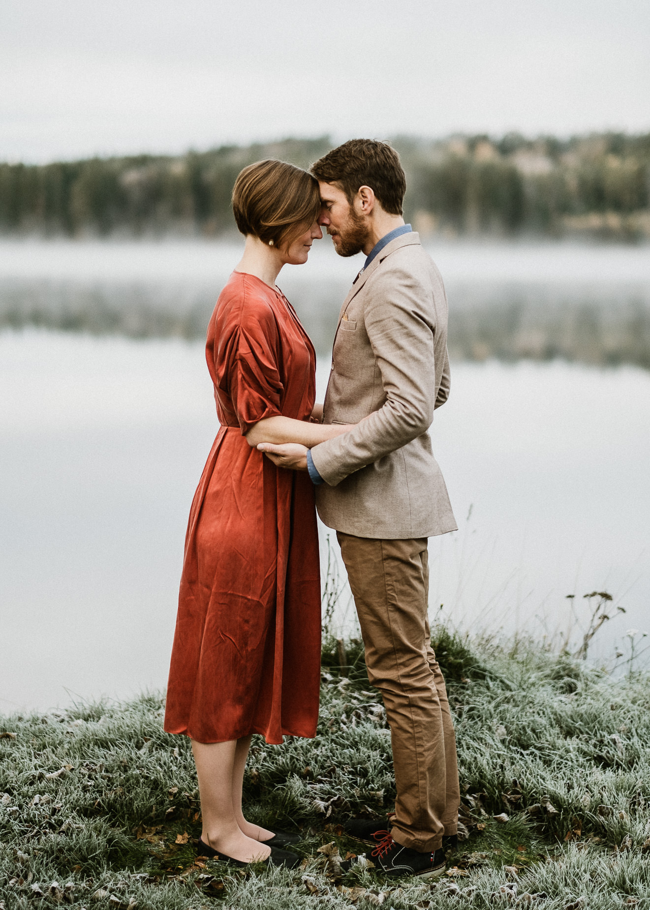 Höstbröllop på en liten ö i en småländsk sjö - bröllopsfotograf Eksjö - bröllopsfotograf Nässjö - bröllopsfotograf Småland